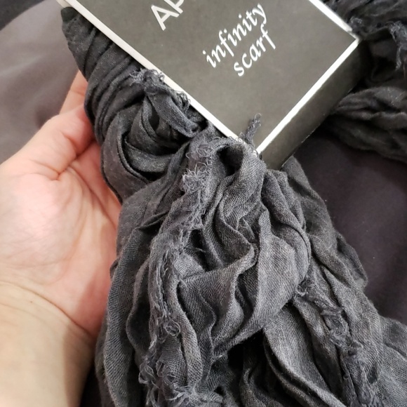 🎉🎊HP🎉🎊Dark Gray Infinity Scarf - Picture 2 of 2
